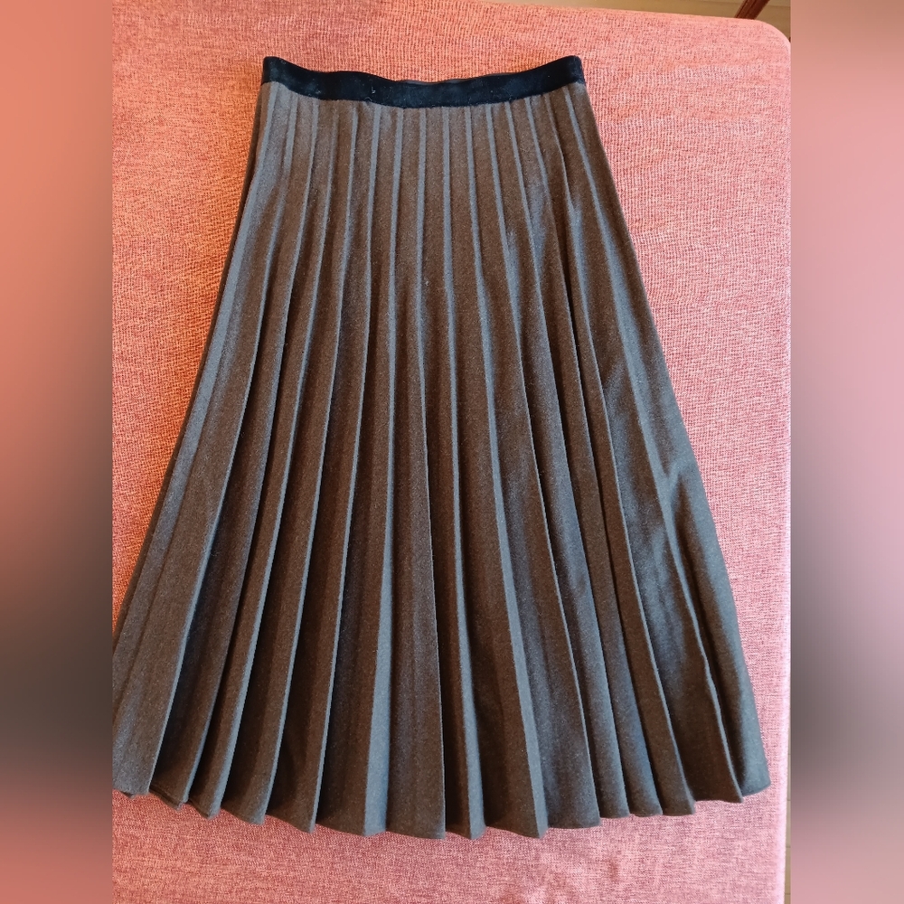 Elegant Brown Heather Wool Pleated Skirt